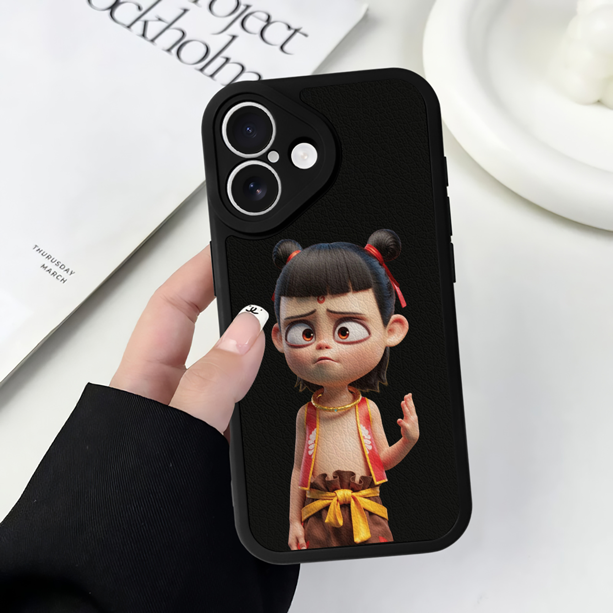 （画像用） Ne Zha 2 ナタ 魔童の大暴れ 【iPhone 16シリーズ対応】シリコンスマホケース（レザー調） 材質：シリコン